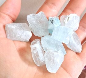 Akwamaryn Kryształ - Energia spokoju i wyciszenia - Bryłka ok.3cm - AKNo12