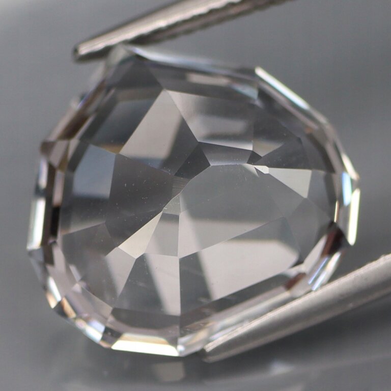 Kwarc Naturalny 13,86ct Piękny Szlif - video - HKW7164 (2)